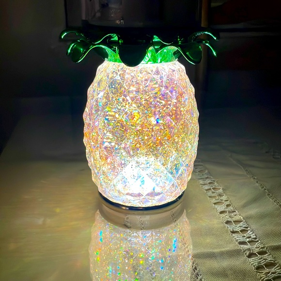 Bath & Body Works Other - Bath and body works light up pineapple candle holder pedestal